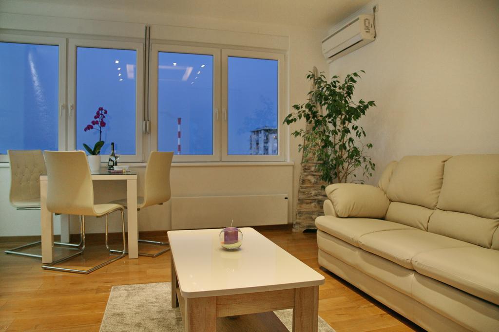 Apartment Queen'S Park Белград Екстериор снимка